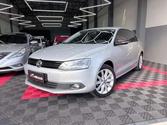VOLKSWAGEN-JETTA-2014