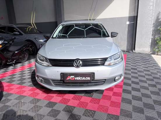 VOLKSWAGEN-JETTA-2.0 COMFORTLINE FLEX 4P TIPTRONIC VOLKSWAGEN-JETTA-2014