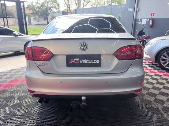 VOLKSWAGEN-JETTA-2014