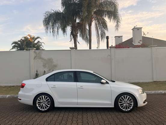 VOLKSWAGEN-JETTA-2.0 TSI HIGHLINE 200CV GASOLINA 4P TIPTRONIC VOLKSWAGEN-JETTA-2012