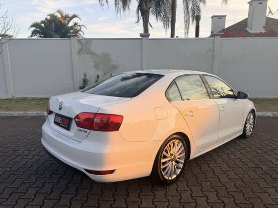 VOLKSWAGEN-JETTA-2.0 TSI HIGHLINE 200CV GASOLINA 4P TIPTRONIC VOLKSWAGEN-JETTA-2012