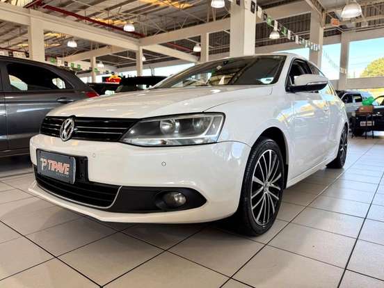 VOLKSWAGEN-JETTA-2012