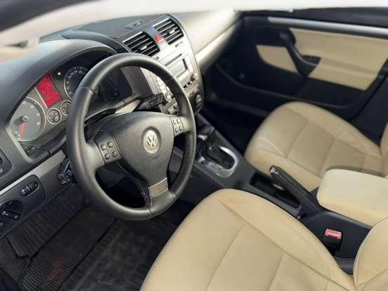 VOLKSWAGEN-JETTA-2009