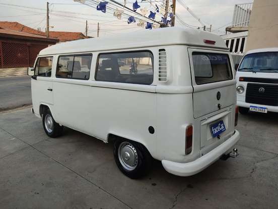 VOLKSWAGEN-KOMBI-2011