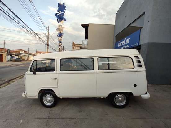 VOLKSWAGEN-KOMBI-2011