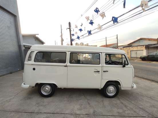 VOLKSWAGEN-KOMBI-2011