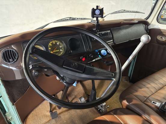 VOLKSWAGEN-KOMBI-1986