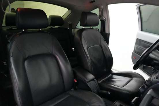 VOLKSWAGEN-NEW BEETLE-2.0 MI 8V GASOLINA 2P AUTOMÁTICO VOLKSWAGEN-NEW BEETLE-2010