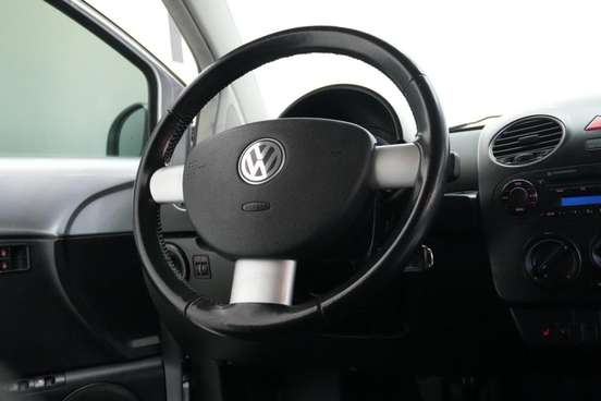 VOLKSWAGEN-NEW BEETLE-2.0 MI 8V GASOLINA 2P AUTOMÁTICO VOLKSWAGEN-NEW BEETLE-2010