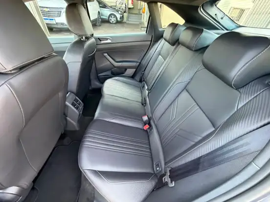 VOLKSWAGEN-NIVUS-1.0 200 TSI TOTAL FLEX HIGHLINE AUTOMÁTICO VOLKSWAGEN-NIVUS-2025