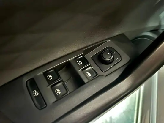 VOLKSWAGEN-POLO-2023