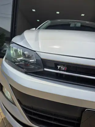 VOLKSWAGEN-POLO-2018