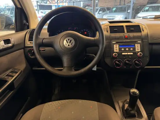 VOLKSWAGEN-POLO-2004