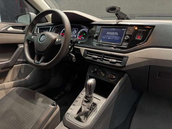 VOLKSWAGEN-POLO-2018