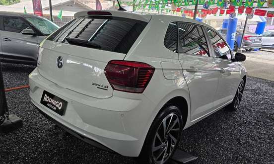 VOLKSWAGEN-POLO-2018
