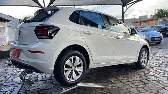 VOLKSWAGEN-POLO-2023