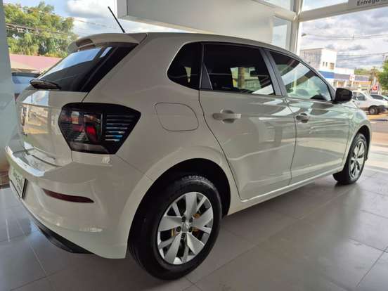 VOLKSWAGEN-POLO-2023