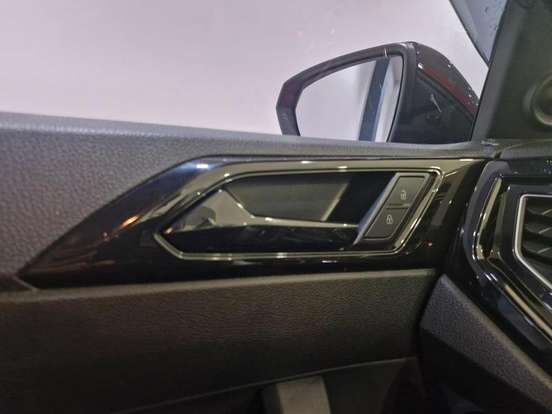 VOLKSWAGEN-POLO-2023