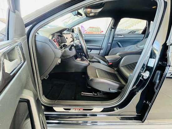 VOLKSWAGEN-POLO-2020