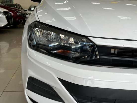 VOLKSWAGEN-POLO-2019