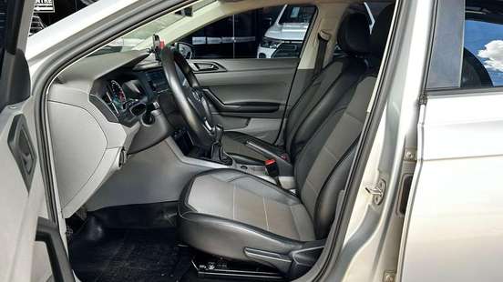 VOLKSWAGEN-POLO-2019