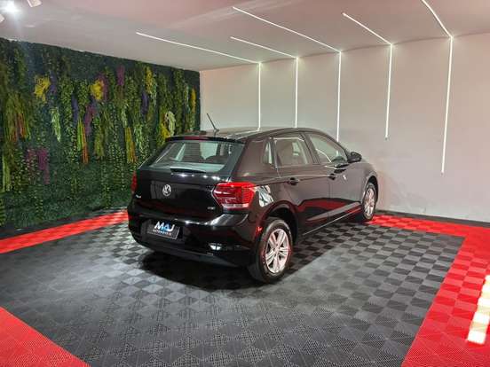 VOLKSWAGEN-POLO-2017