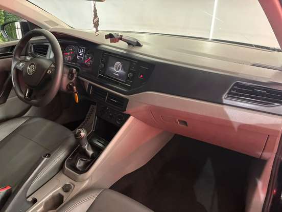 VOLKSWAGEN-POLO-2017
