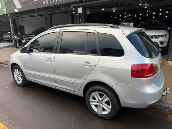VOLKSWAGEN-SPACEFOX-2011