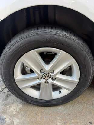 VOLKSWAGEN-SPACEFOX-2011