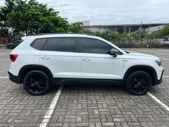 VOLKSWAGEN-TAOS-2022