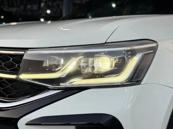 VOLKSWAGEN-TAOS-2024
