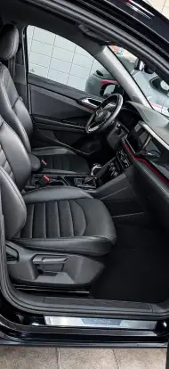 VOLKSWAGEN-TAOS-2021