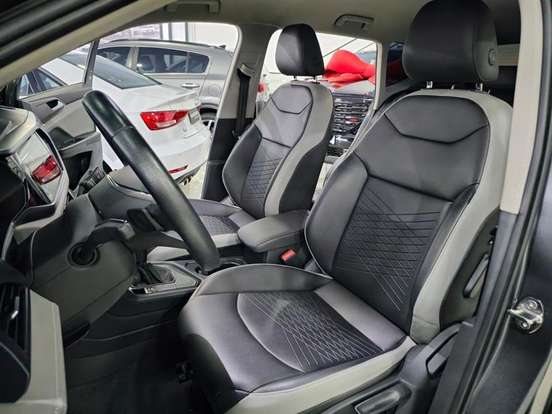 VOLKSWAGEN-TAOS-2023