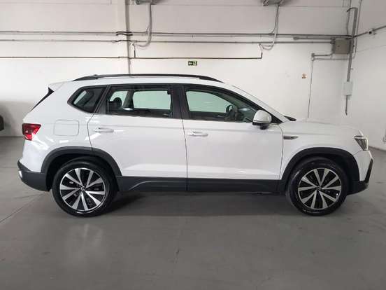 VOLKSWAGEN-TAOS-2025