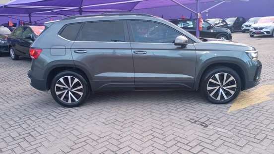 VOLKSWAGEN-TAOS-2025
