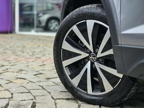 VOLKSWAGEN-TAOS-2025