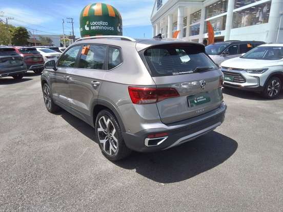 VOLKSWAGEN-TAOS-2024