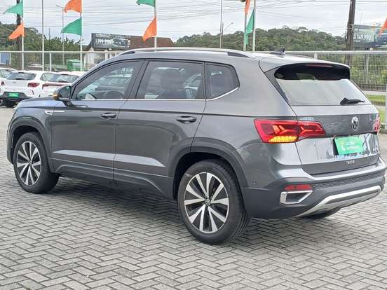 VOLKSWAGEN-TAOS-2023