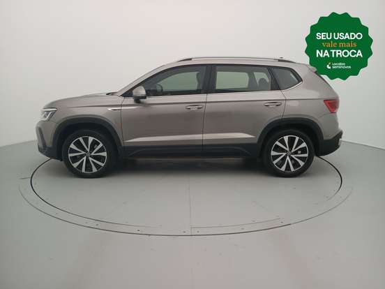 VOLKSWAGEN-TAOS-2023
