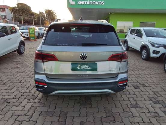 VOLKSWAGEN-TAOS-2023