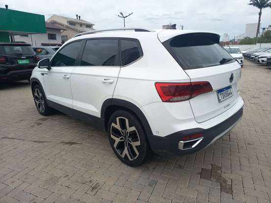 VOLKSWAGEN-TAOS-2024