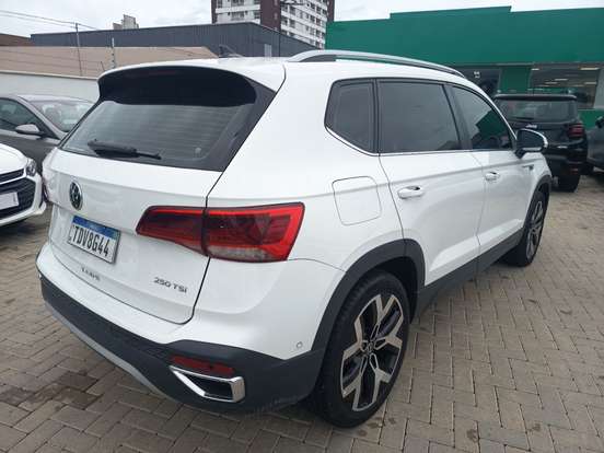 VOLKSWAGEN-TAOS-2024
