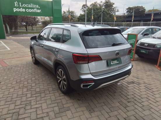VOLKSWAGEN-TAOS-2023