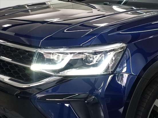 VOLKSWAGEN-TAOS-2023