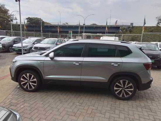VOLKSWAGEN-TAOS-2023