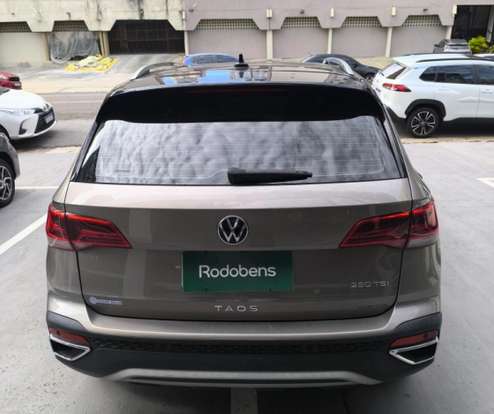 VOLKSWAGEN-TAOS-2021