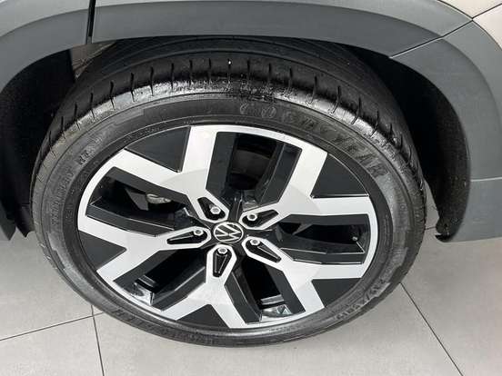 VOLKSWAGEN-TAOS-1.4 250 TSI TOTAL FLEX HIGHLINE AUTOMÁTICO VOLKSWAGEN-TAOS-2025
