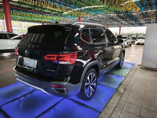 VOLKSWAGEN-TAOS-2022
