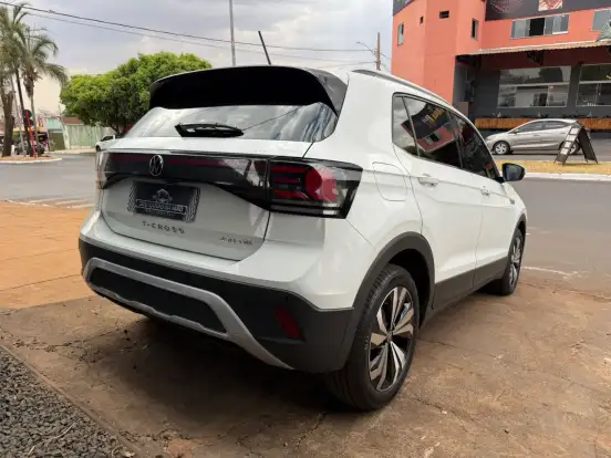 VOLKSWAGEN-T-CROSS-2024