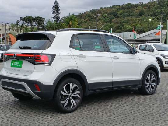 VOLKSWAGEN-T-CROSS-2024